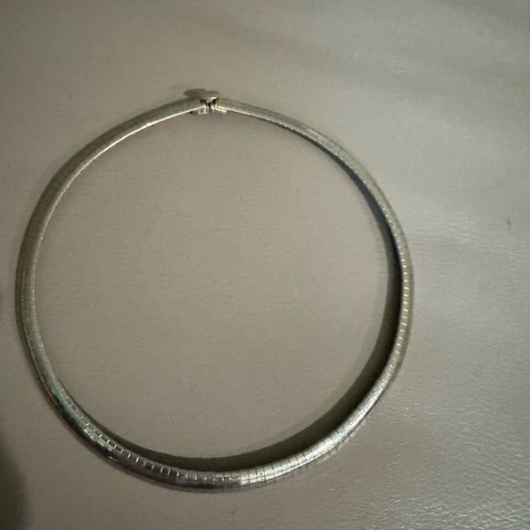 Elegant Silver Tone Choker Necklace with security clasp - Picture 1 of 6